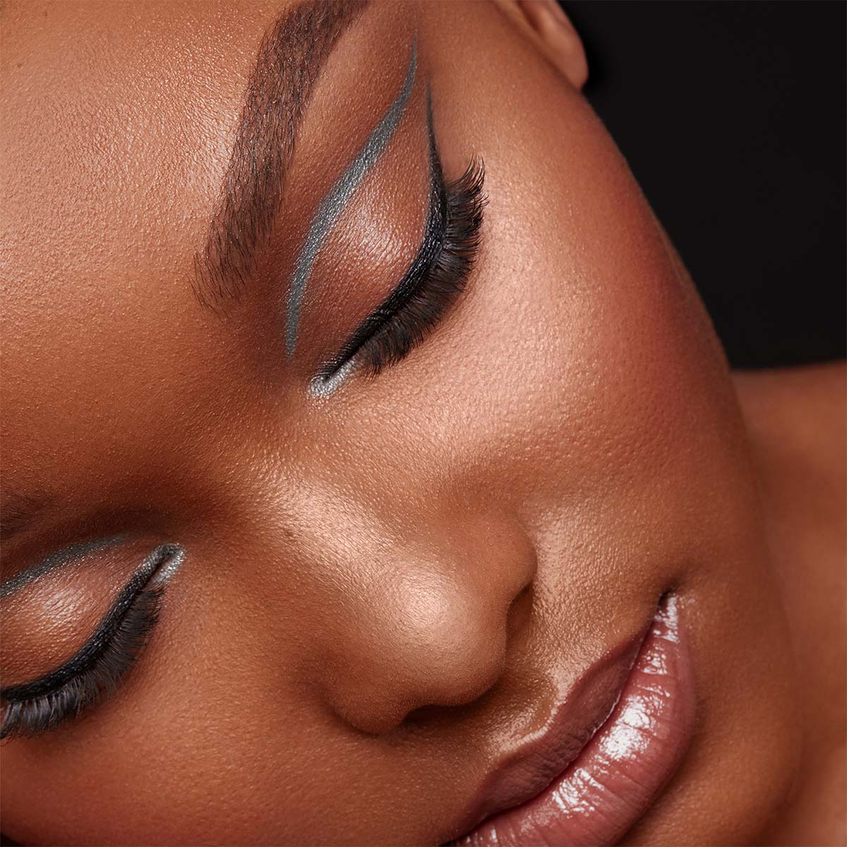 KYLIE COSMETICS GEL EYELINER (DELINEADOR DE OJOS)